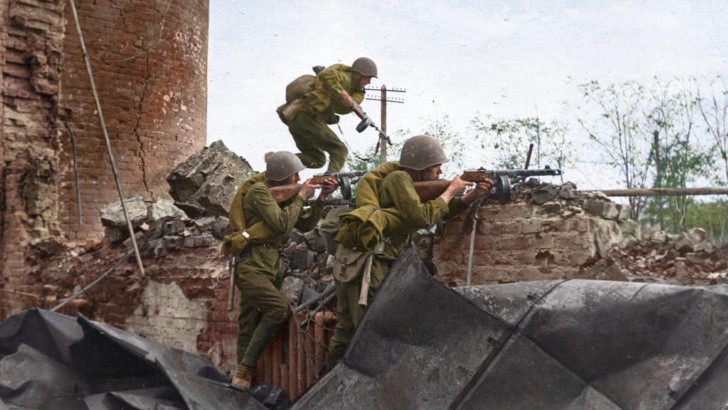 Soldados sovieticos en stalingrado