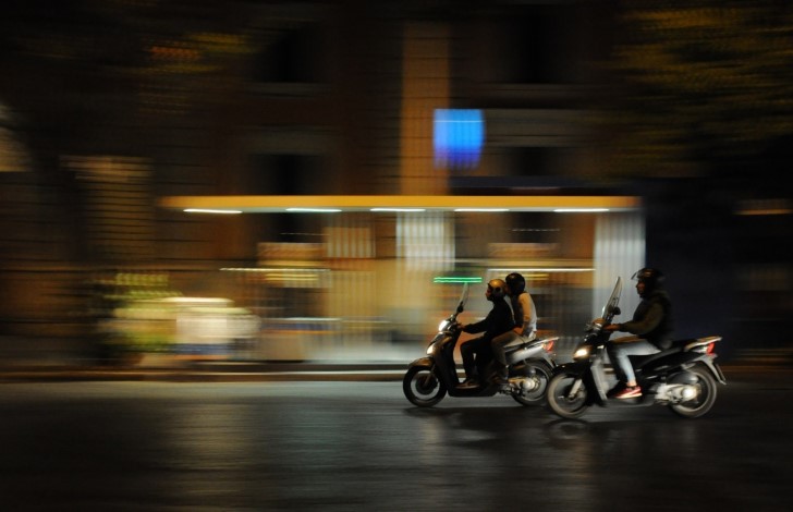 Carreras de motos en ciudad