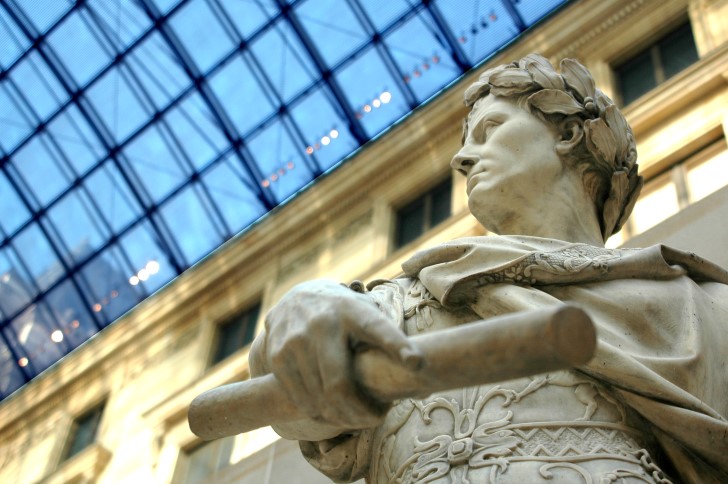 estatua de julio cesar en paris