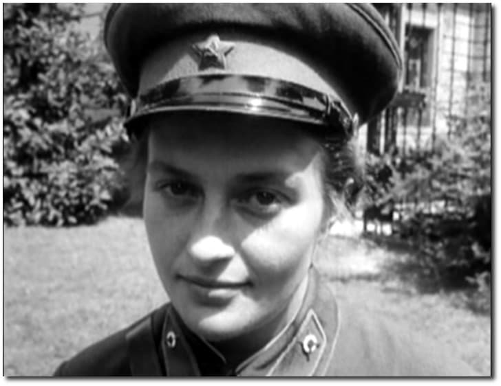 Lyudmila Pavlichenko rostro blanco y negro