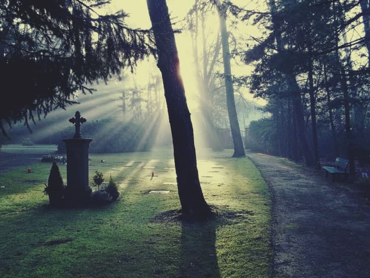 cementerio al amanecer