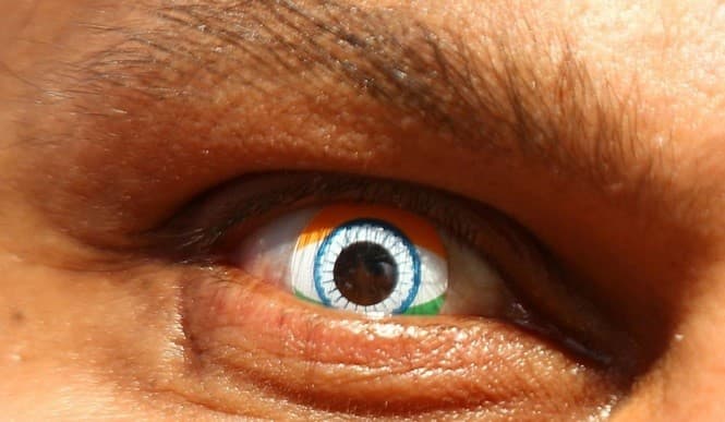 lente de contacto binoculares bandera de india