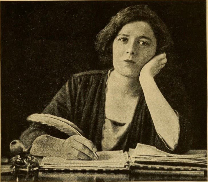 mujer escritora