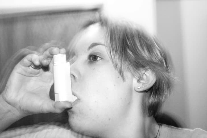 mujer con asma