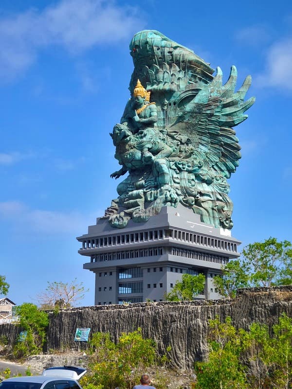 estatua Garuda Wisnu Kencana