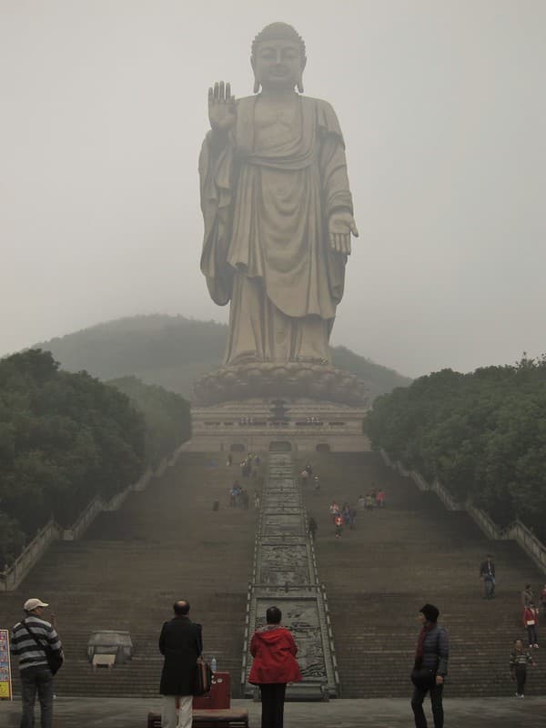 estatua de el Gran Buda de Ling Shan