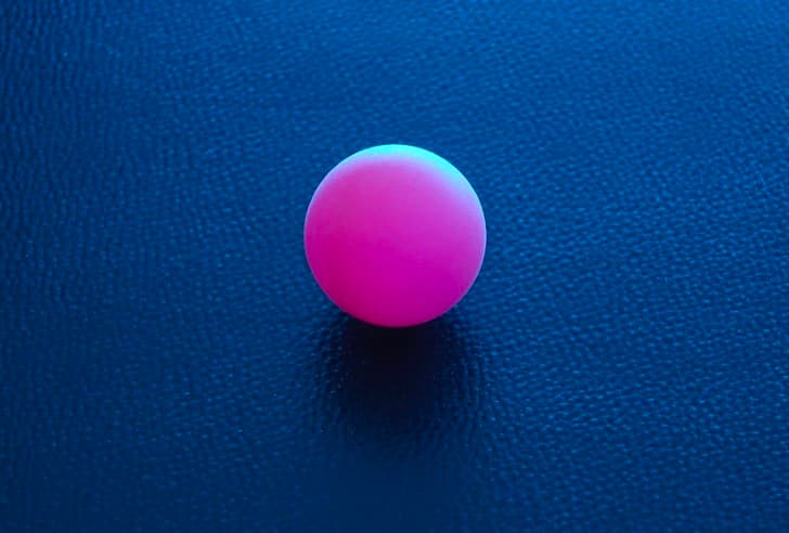 pelota de ping pong rosa
