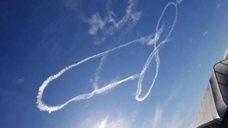 pilotos dibujan miembro gigante en el cielo(1)