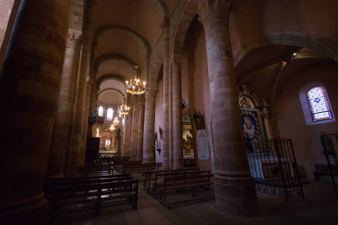 Sainte Fauste iglesia en Bozouls Francia