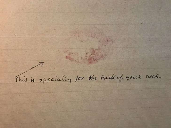 beso en la carta de Frida