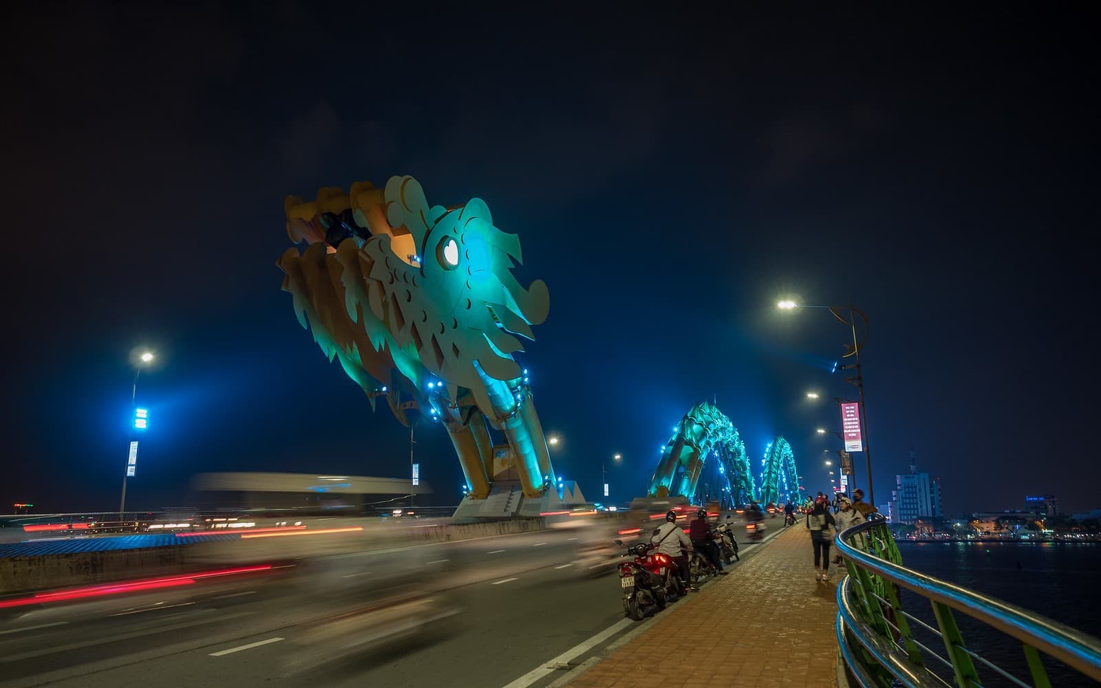 majestuoso puente del dragon vietnam da nang