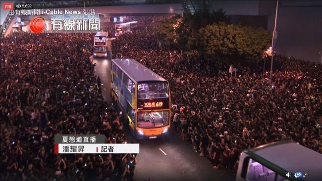 manifestacion ejemplar en hong kong transporte publico
