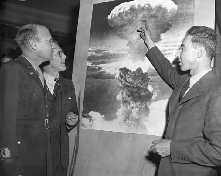 Robert Oppenheimer bomba atomica