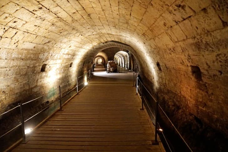 Tunel de los Templarios en Fortaleza de Acre ancho de la estructura