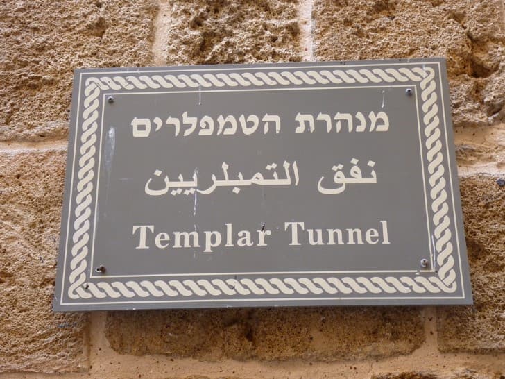 Tunel de los Templarios en Fortaleza de Acre cartel entrada