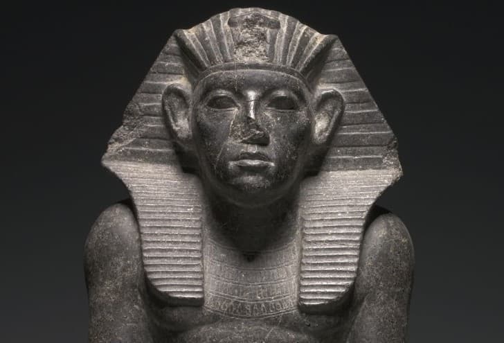 estatua nariz rota antiguo egipto
