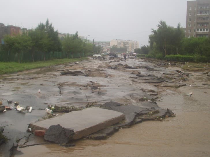 desastres producidos por inundaciones tifon