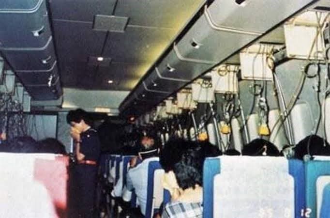 cabina al interior del vuelo japan airlines 123