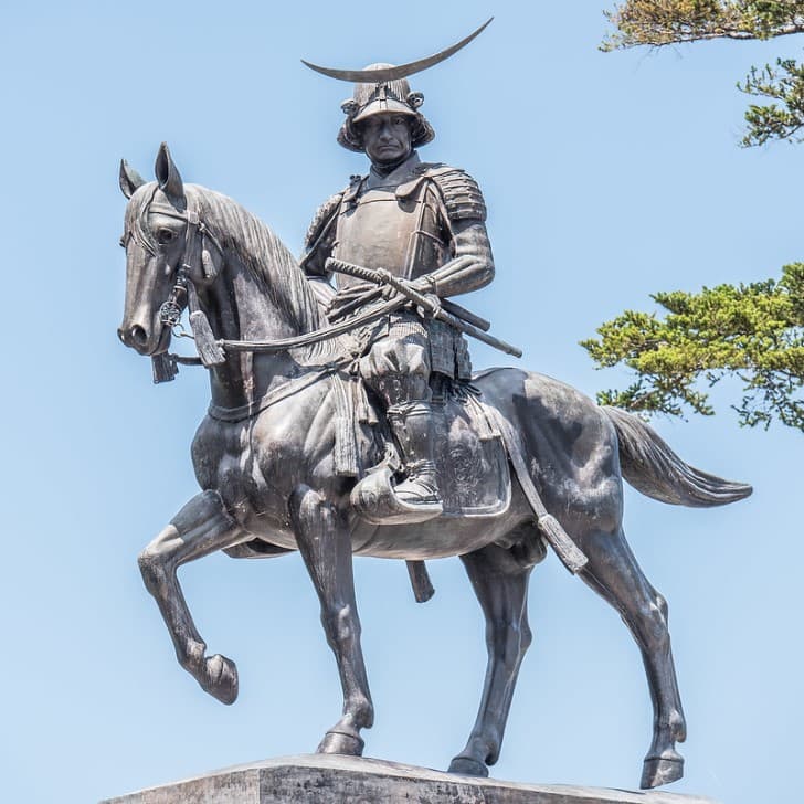 Date Masamune estatua en el castillo Aoba
