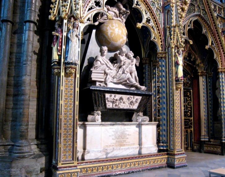 Tumba de Isaac Newton en la Abadia de Westminster