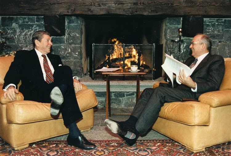 Gorvachov y Reagan