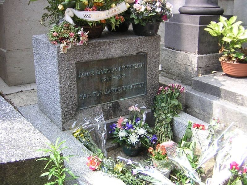 tumba de Jim Morrison en Père Lachaise