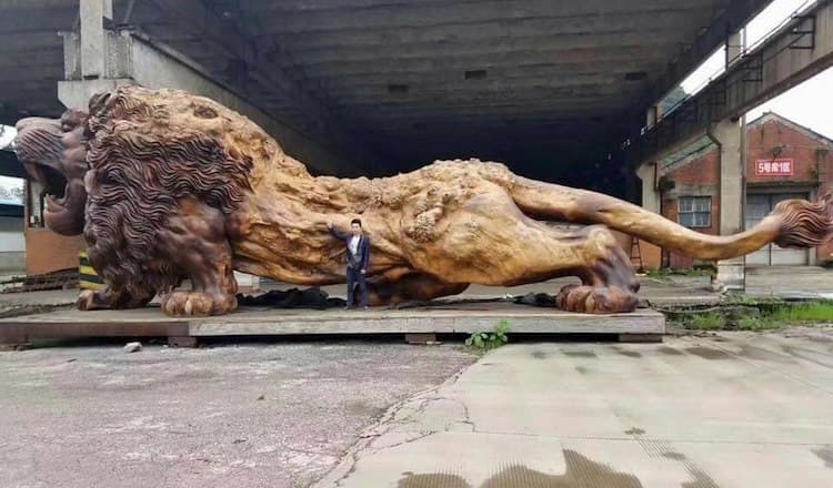 leon en madera escultura