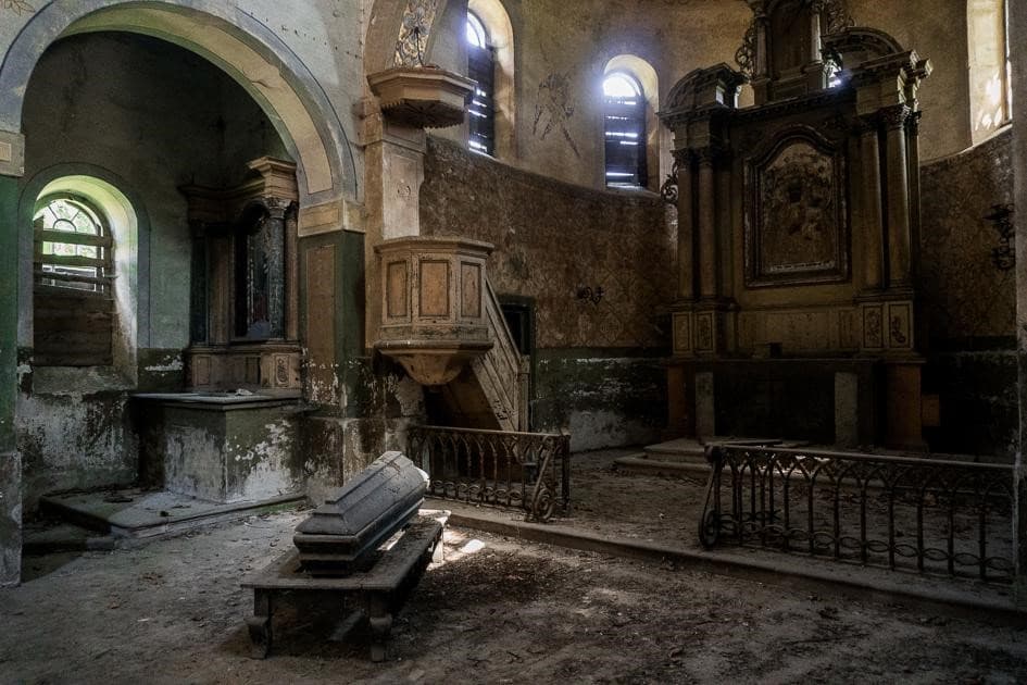 iglesia abandonada en polonia