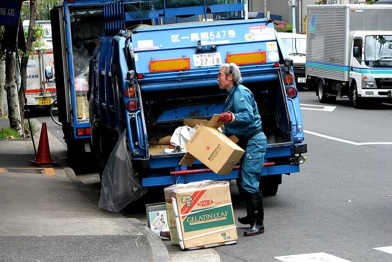 recoleccion de basura en tokio japon