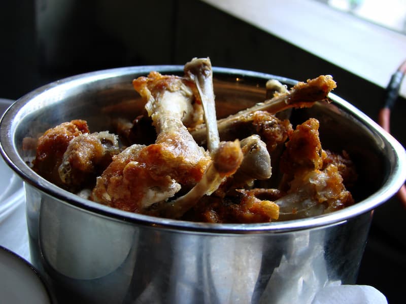 incluir huesos de pollo en la comida(1)