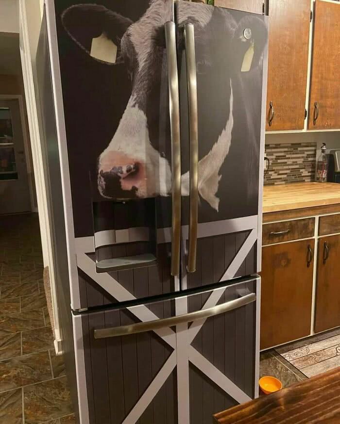 refrigerador con calcomania de vaca