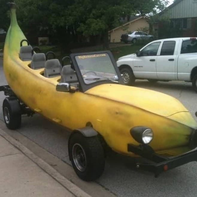 auto con forma de banana